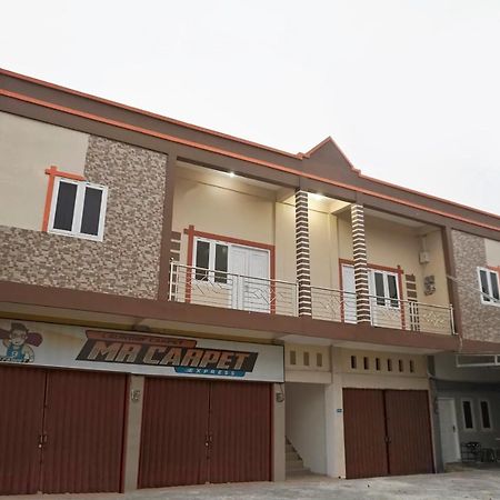 Reddoorz Syariah Near Sultan Syarif Kasim II Airport Hotel เปกันบารู ภายนอก รูปภาพ