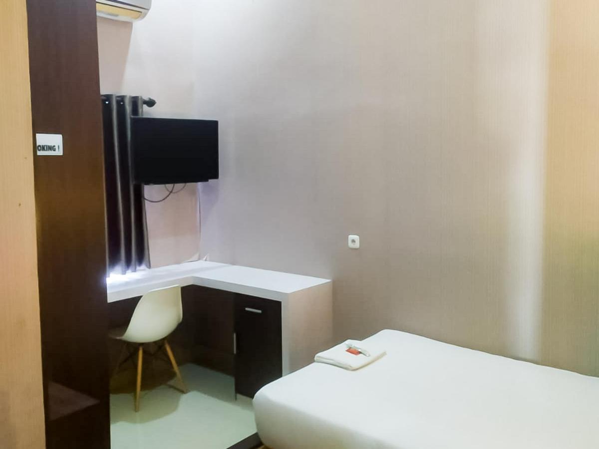 Reddoorz Syariah Near Sultan Syarif Kasim II Airport Hotel เปกันบารู ภายนอก รูปภาพ